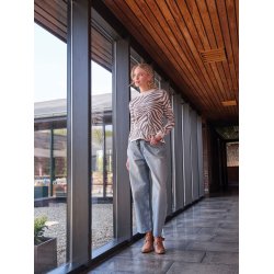 4045 "Animal" design pullover