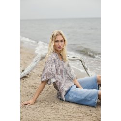 220527 Bluse