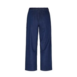 100605 Phoebe Loose Crop