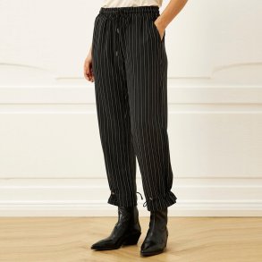 16053 Hilda pants
